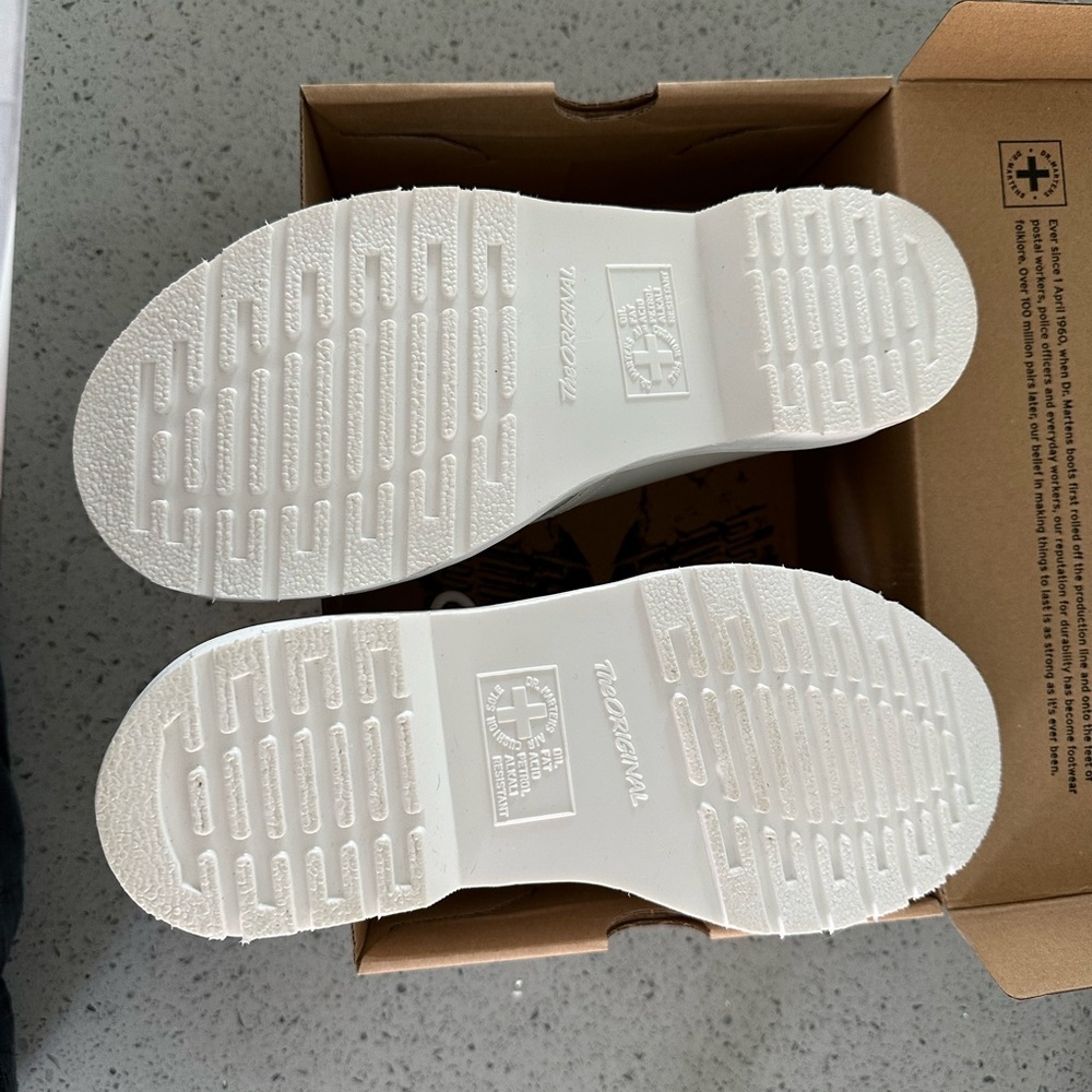Doc Martens for Pride- Oxfords (box not included) - Picture 5 of 5